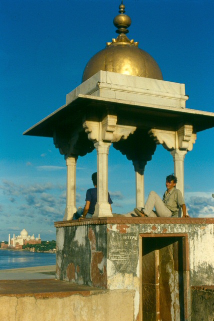 ramon-amic-fort-vermell-agra.jpg, 98 KB